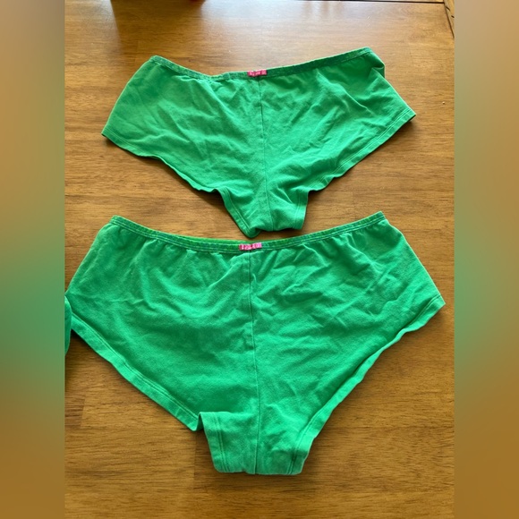 Green Bra ☘️ (comes with 2 boyshorts) - Picture 6 of 7